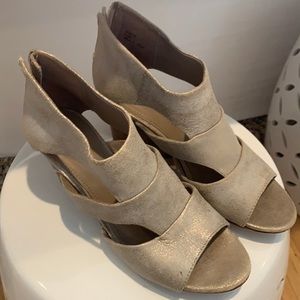 Neutral shimmery Donald Pliner high-heeled sandal